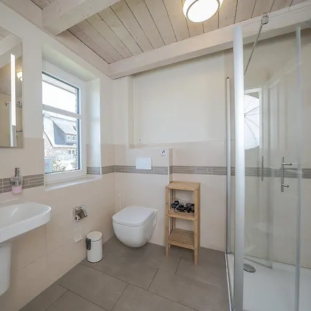 Prázdninový dům Chaplin Mit Kamin Und Eingezaeuntem Garten *