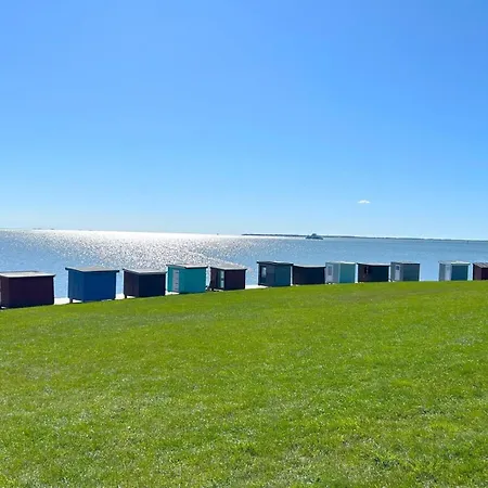 Chaplin Mit Kamin Und Eingezaeuntem Garten Prázdninový dům *