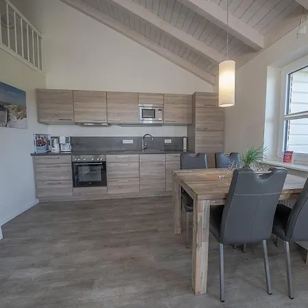 Chaplin Mit Kamin Und Eingezaeuntem Garten Prázdninový dům *