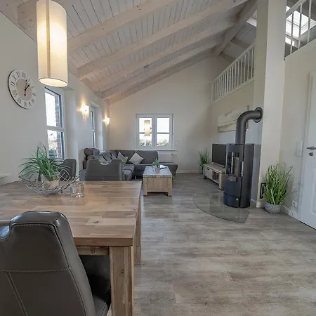 Chaplin Mit Kamin Und Eingezaeuntem Garten Prázdninový dům