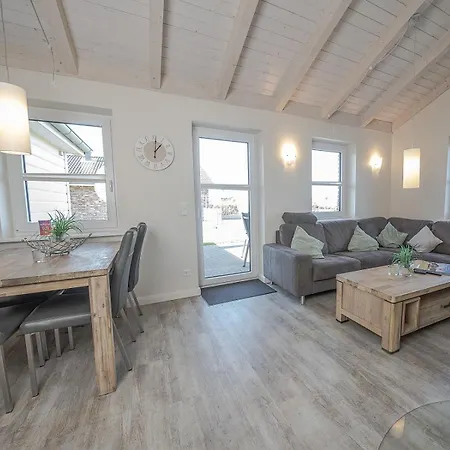 Chaplin Mit Kamin Und Eingezaeuntem Garten Prázdninový dům Dagebüll