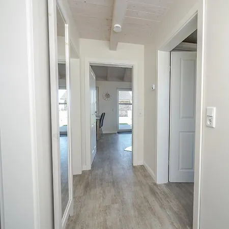 Chaplin Mit Kamin Und Eingezaeuntem Garten * Dagebüll