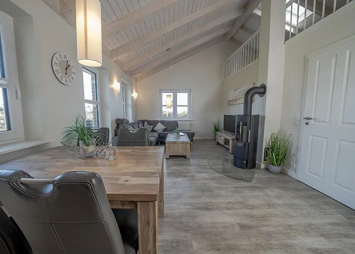 Chaplin Mit Kamin Und Eingezaeuntem Garten Vakantiehuis